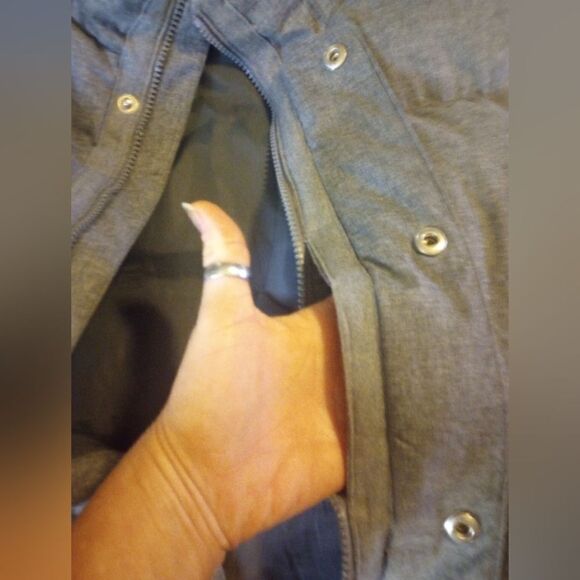 Old Navy puffer vest with zipper and button closure and hidden pocket - Picture 4 of 8